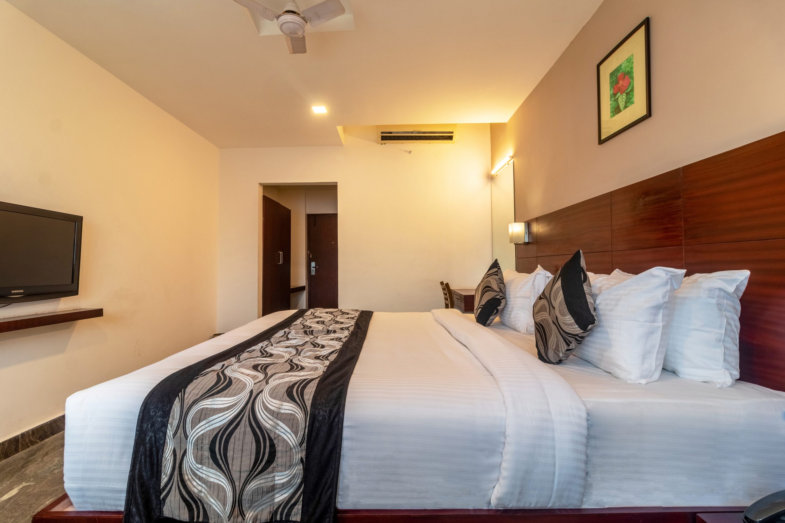 Hotels in Thrissur - Deluxe Room